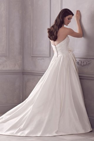 Robe de mariée classique romantique salle interne avec fronce a-ligne