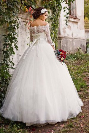 Robe de mariée delicat en tulle ligne a en 3/4 manche avec décoration dentelle