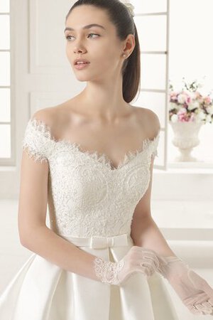 Robe de mariée manche nulle v encolure de mode de bal sachet ceinture