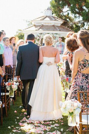 Robe de mariée romantique ruché en plage avec cristal col en forme de cœur