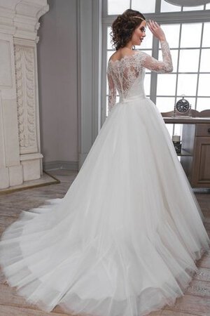 Robe de mariée longue avec manche longue epaule nue ligne a de traîne mi-longue