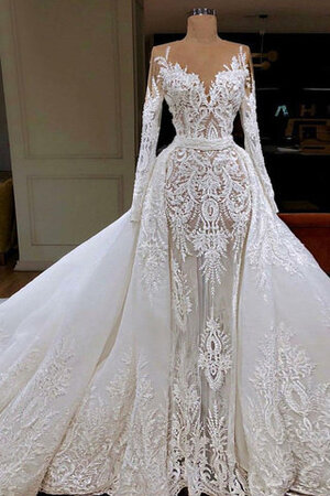 Robe de mariée avec manche longue frappant dans l'eglise en dentelle de sirène