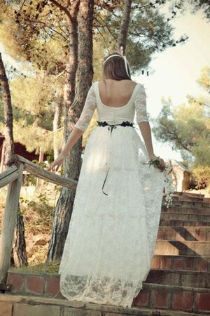 Robe de mariée avec sans manches en 1/2 manche boutonné avec ruban avec décoration dentelle