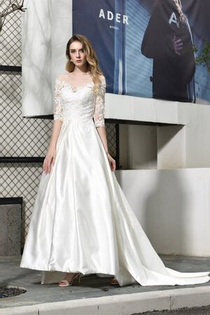 Robe de mariée longueru au niveau de sol brillant longue romantique classique