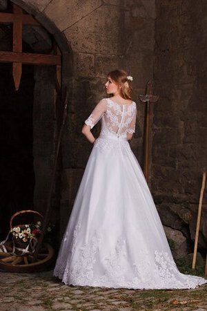 Robe de mariée avec manche 1/2 a-ligne decoration en fleur col en bateau textile en tulle