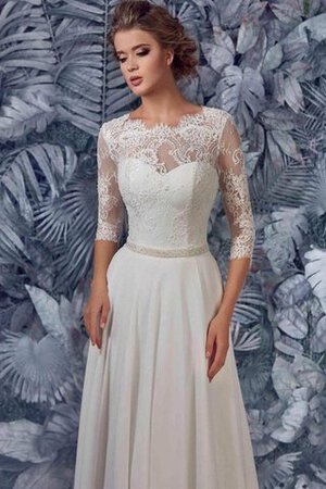 Robe de mariée delicat boutonné decoration en fleur avec manche 3/4 avec perle