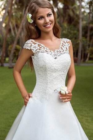 Robe de mariée naturel a-ligne avec manche épeules enveloppants de traîne moyenne cordon