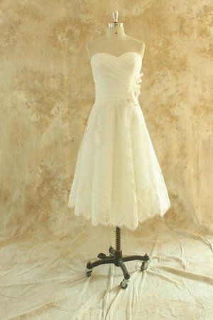 Robe de mariée simple au bord de la mer avec fleurs a-ligne appliques