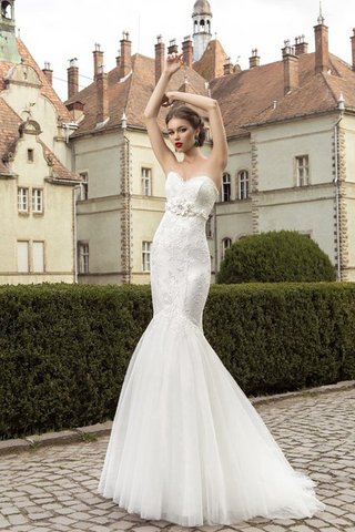 Robe de mariée naturel sexy col en forme de cœur de traîne courte avec fleurs