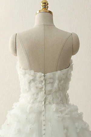 Robe de mariée ligne a avec fleurs avec perle de col en cœur avec décoration dentelle