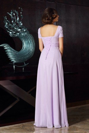 Robe mère de mariée longue jusqu'au sol ligne a encolure en carré avec chiffon