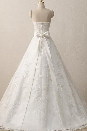 Robe de mariée elegante delicat bucolique col en forme de cœur en salle