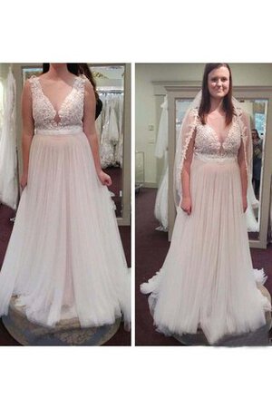 Robe de mariée romantique derniere tendance a-ligne au niveau de cou appliques