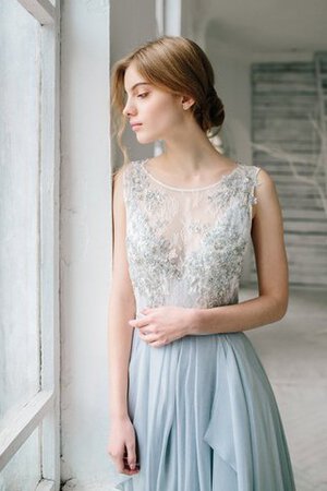 Robe de mariée chic discrete distinguee de traîne moyenne avec perle