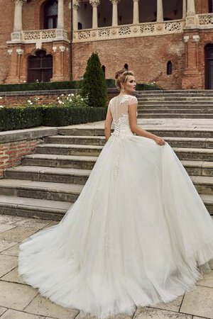 Robe de mariée naturel col en bateau textile en tulle a-ligne avec décoration dentelle
