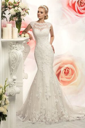 Robe de mariée intemporel distinguee discrete longueru au niveau de sol avec perle