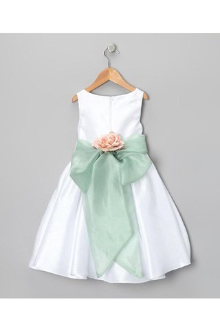 Robe cortège fille longue ligne a de col bateau avec fleurs longueru au niveau de sol
