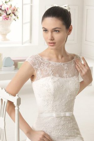 Robe de mariée romantique avec mousseline avec nœud ligne a en dentelle