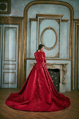 Robe de mariée a eglise de princesse avant-gardiste humble distinguee