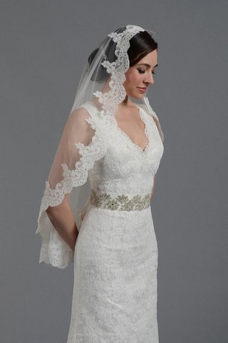 Robe de mariée distinguee naturel avec zip manche nulle en dentelle