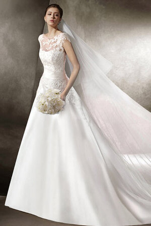 Robe de mariée de traîne moyenne a eglise avec broderie excellent majestueux