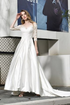 Robe de mariée longueru au niveau de sol brillant longue romantique classique