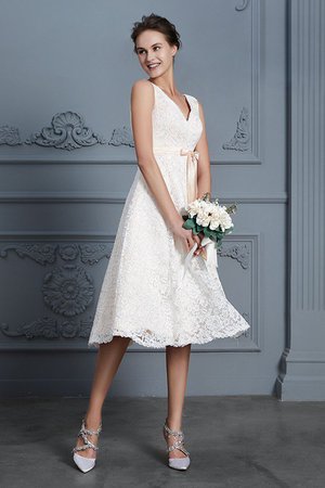 Robe de mariée angélique de col en v avec sans manches ligne a naturel