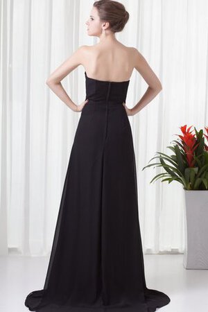 Robe de soirée longue au drapée de bustier avec chiffon