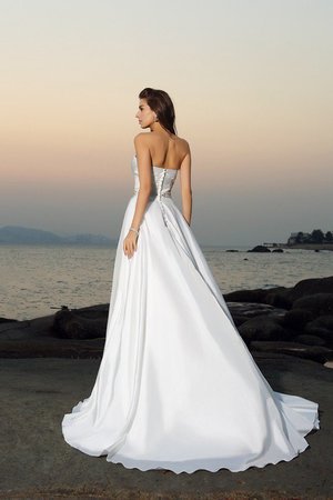 Robe de mariée longue de princesse avec perle a plage a-ligne