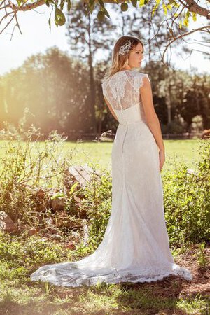 Robe de mariée nature col u profond avec bouton manche nulle avec manche courte