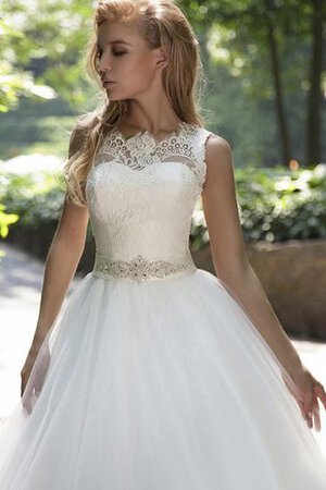 Robe de mariée longue col en bateau jusqu'au sol avec lacets avec perle