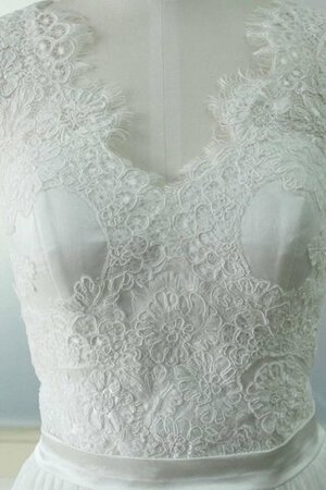 Robe de mariée manche nulle cordon avec zip textile en tulle au bord de la mer