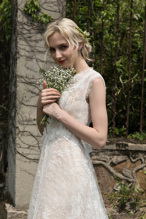 Robe de mariée coupé en satin naturel longue distinguee