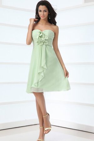 Robe de cocktail col en forme de cœur ruché avec fleurs avec chiffon au niveau de genou