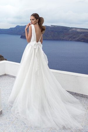 Robe de mariée distinguee eclaté avec ruban v col profonde en tulle