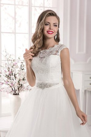 Robe de mariée longue festonné avec cristal textile en tulle longueru au niveau de sol