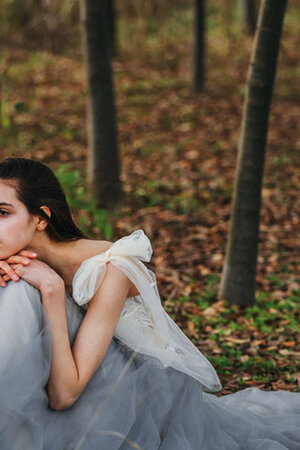 Robe de mariée ligne a pétillant de col en cœur avec fleurs en satin