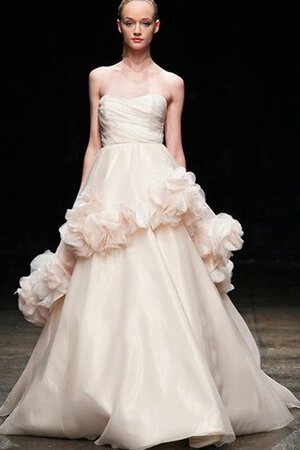 Robe de mariée en organza avec fleurs sans dos au drapée de bustier