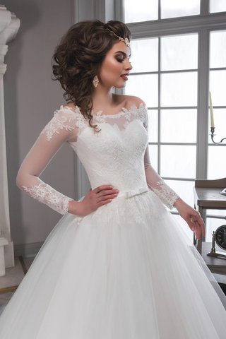 Robe de mariée longue de traîne courte en tulle avec manche longue jusqu'au sol