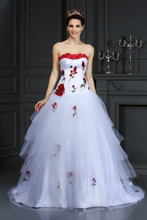 Robe de mariée longue avec lacets avec fleurs de bustier en satin