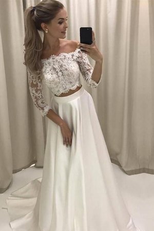 Robe de mariée en satin epaule nue de traîne courte passionnant naturel