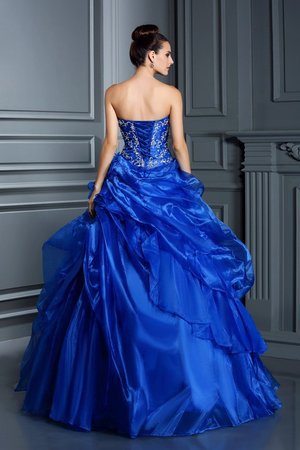 Robe de quinceanera de mode de bal de col en cœur appliques en satin manche nulle