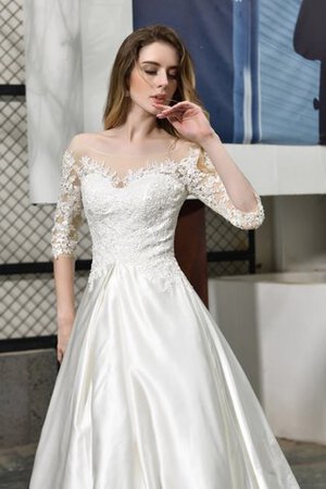 Robe de mariée longueru au niveau de sol brillant longue romantique classique