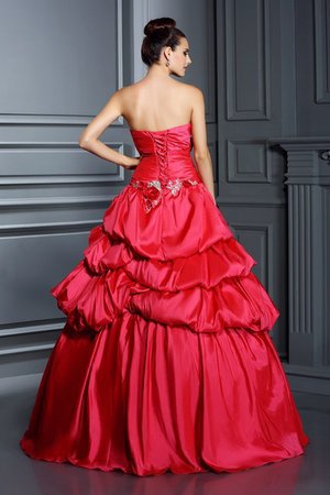 Robe de quinceanera longue de mode de bal manche nulle avec fleurs cordon