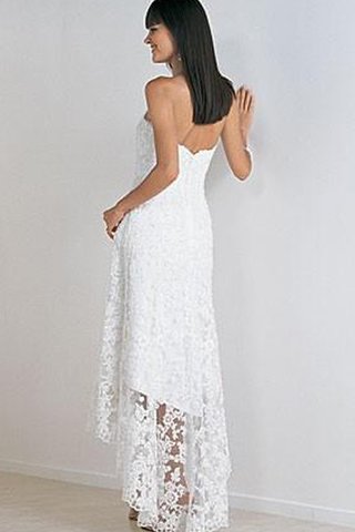 Robe de mariée a plage manche nulle en dentelle avec chiffon haut bas