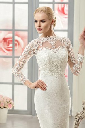 Robe de mariée distinguee sage intemporel avec bouton de sirène