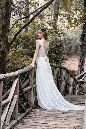 Robe de mariée avec ruban ligne a v encolure a plage en dentelle