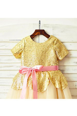 Robe cortège fille naturel avec fleurs encolure ronde de princesse jusqu'au sol