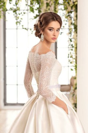 Robe de mariée simple longue a-ligne longueur au ras du sol de traîne mi-longue