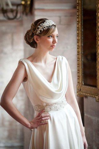 Robe de mariée ligne a de traîne moyenne en satin fermeutre eclair manche nulle